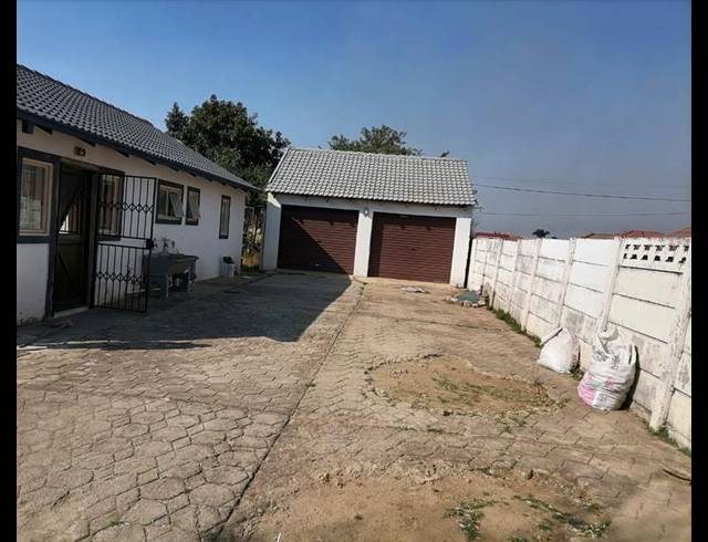 3 BEDROOM PROPERTY TO RENT IN LOTUS GARDENS